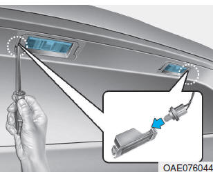 Sostituzione lampadina luce targa